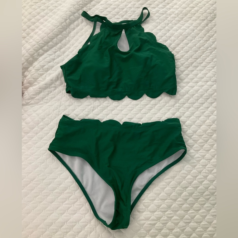 SHEIN Women's Green Scalloped Bikini Set